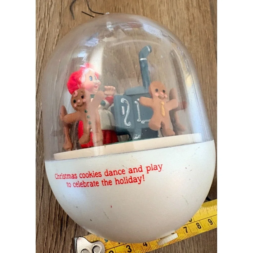 1990 Hallmark Ornament Mrs. Santa's Kitchen Magic Light & Motion Untested